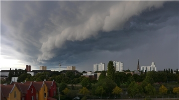 Naturschauspiel: Die beeindruckenden Leserfotos der Wolkenwalze über Bremerhaven Gewitterwalze über Bremerhaven.