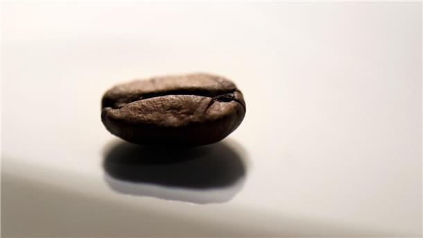 Eine Koffeinvergiftung durch Kaffee ist kaum möglich, dazu müsste man mehr als zehn Liter trinken.