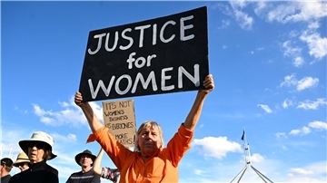 Eine Kundgebung zur Beendigung der Gewalt gegen Frauen in Canberra.