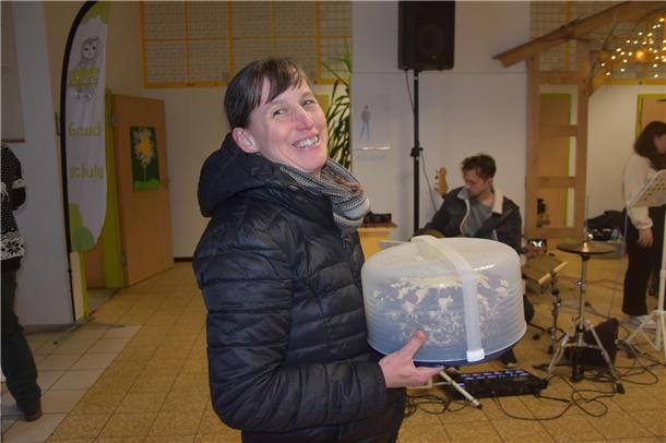 Eine leckere Torte für das Kuchenbüfett. Insgesamt schleppen Rhader Frauen 18 sü...