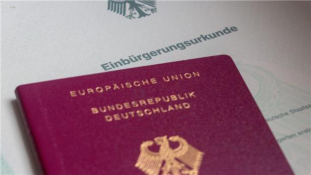 Bovenschulte kritisiert Pläne für Extremisten mit Doppelpass Eine mögliche Verschärfung des Staatsangehörigkeitsrechts ist umstritten. (Symbolbild)