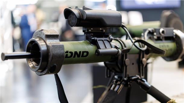 Eine Panzerfaust von DND bei der Nürnberger Messe für Sicherheitstechnologie, Enforce Tac.