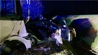 Eine Person musste aus dem Fahrzeug gerettet werden.