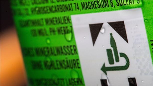 EuGH: Pfand muss nicht im Preis für Flaschen enthalten sein Eine Pfandflasche.