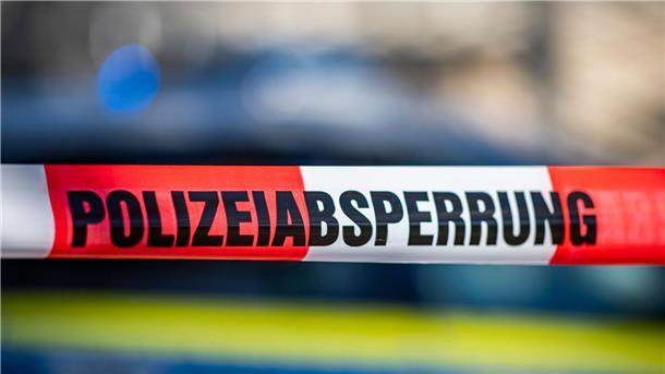 Oberpfalz: Polizei findet Sprengstoff bei Kindern Eine Polizeiabsperrung (Symbolbild).