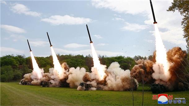 Nordkorea probt mit Raketen für „nuklearen Gegenangriff“ Eine Raketenübung in Nordkorea an einem nicht genannten Ort.