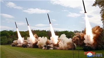 Eine Raketenübung in Nordkorea an einem nicht genannten Ort.
