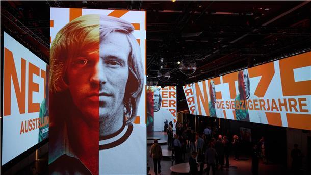 Netzer eröffnet Ausstellung und weint: „Tief berührt“ Eine Sonderstellung im Deutschen Fußballmuseum widmet sich Günter Netzer und den Siebzigerjahren.