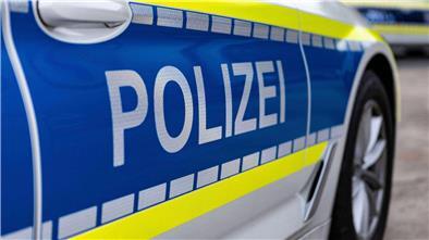 Eine Streifenwagenbesatzung hat eine 34-jährige Autofahrerin in Zeven gestoppt, die zu tief ins Glas geschaut hatte.