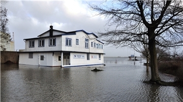 Eine Sturmflut am Nordenhamer Ruderclub (8. Januar 2019).