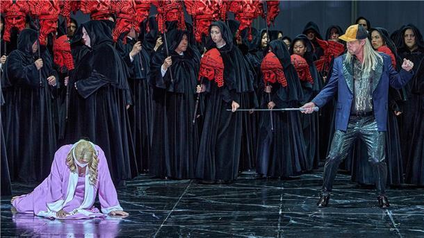 Abschied vom Schwarz-„Ring“: ein paar Buhs und viel Applaus Eine Szene aus der Oper „Götterdämmerung“.