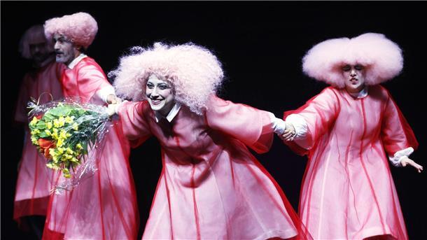 Mülheimer Theatertage mit „Bühnenbeschimpfung“ eröffnet Eine Szene aus Sivan Ben Yishais Stück „Bühnenbeschimpfung“.