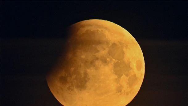 Partielle Mondfinsternis am Wochenende Eine teilweise Mondfinsternis ist an diesem Wochenende am Himmel zu beobachten. (Archivbild)