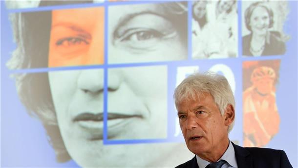 Mit präsidialem Rückenwind: 50 Jahre Deutsche Krebshilfe Eine unkonventionelle, starke Frau hat die Deutsche Krebshilfe 1974 gegründet. Als Frau des Bundespräsidenten nutzte Mildred Scheel diese Bühnen. Die durch Spenden finanzierte Organisation gibt jährlich Millionen Euro für Forschung, Unterstützung von Kranken und Informationen aus.