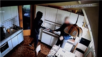 „Aktenzeichen XY.. ungelöst“ im Cuxland: Kamera zeichnet Überfall in Uthlede auf Eine Video-Kamera hat den Überfall auf ein Ehepaar in Uthlede im Dezember 2022 aufgezeichnet.