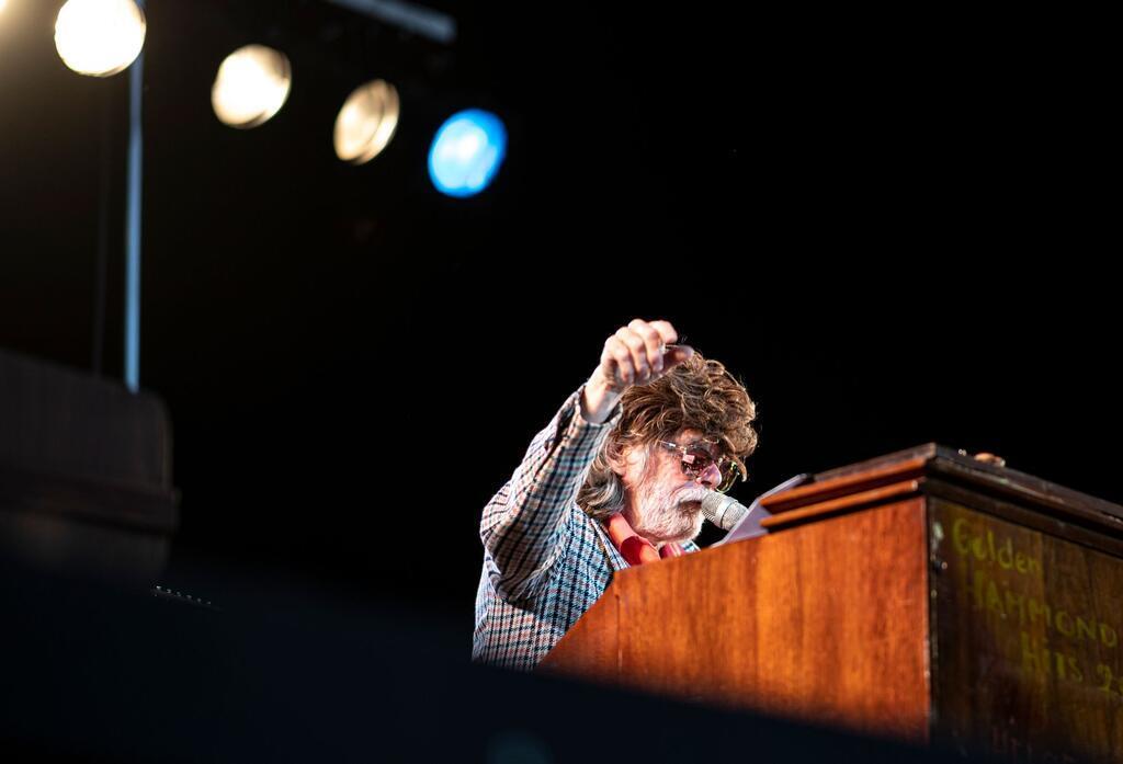 Helge Schneider ist „The Klimperclown“ Eine Vielzahl von Instrumenten gehört zu Schneiders Repertoire. (Archivbild)