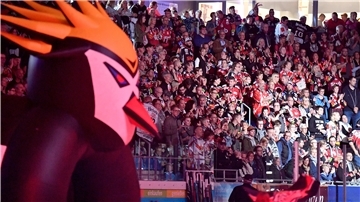 Eine volle Eisarena wünschen sich die Pinguins auch in der kommenden DEL-Saison. Geisterspiele oder Heimspiele mit geringerer Zuschauerkapazität wären für den DEL-Club ein großes wirtschaftliches Problem. Da könnte das Konjunkturpaket der Bundesregierung für Entlastung sorgen.