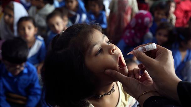 Geberkonferenz: fast 2,7 Milliarden Euro gegen Polio Eine von Deutschland mitorganisierte Geberkonferenz hat 2,6 Milliarden US-Dollar für den Kampf gegen Kinderlähmung mobilisiert.