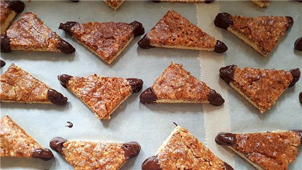 Diese Leckereien dürfen in Ihrer Weihnachtsbäckerei nicht fehlen Einfach in der Herstellung sind diese klassischen Ecken ein Muss auf der winterlichen Kaffee-Tafel.