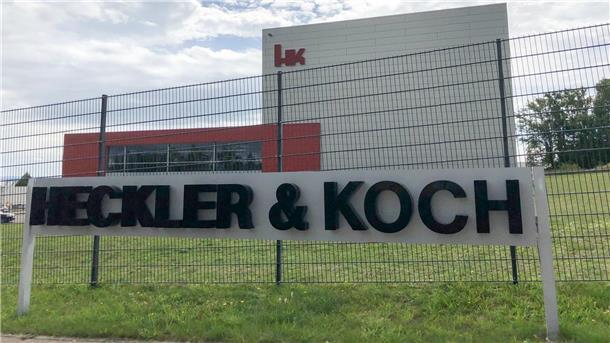 Gründer von Heckler & Koch waren in Nazizeiten Mitläufer Eingang der Firmenzentrale des Waffenherstellers Heckler & Koch in Oberndorf (Baden-Württemberg).