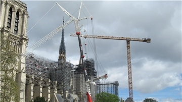 Einige alte Glasfenster der Pariser Kathedrale Notre-Dame sorgen für Furore.