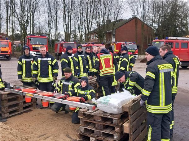 Einsatz in Verden: Nach der schweren Arbeit am 30. und 31. Dezember musste Silve...