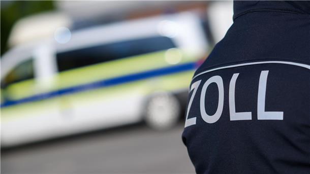 Schwarzarbeit und illegale Waffen - Razzia in Baubranche Einsatzkräfte durchsuchten 22 Wohnungen und Geschäfte im Raum Oldenburg. (Symbolbild)