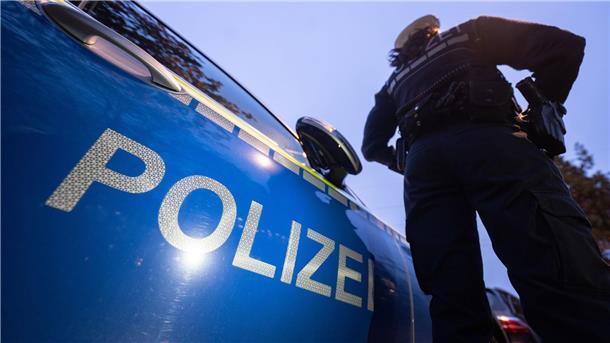 Polizei durchsucht Wohnungen von Islamisten Einsatzkräfte haben Wohnungen von Islamisten in Bremen durchsucht. (Symbolbild)