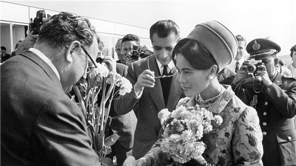 „Asiens Jacky Kennedy“: Thailands Ex-Königin Sirikit ist tot Einst schien die halbe Welt der Königin zu Füßen zu liegen. (Archivbild)