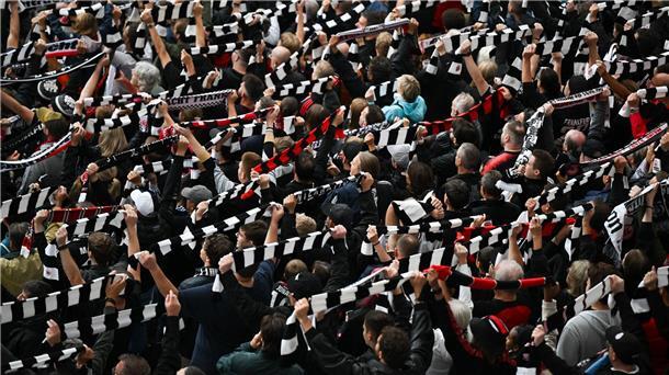 UEFA lehnt Frankfurts Antrag auf Verlegung gegen Neapel ab Eintracht Frankfurt wird bei der SSC Neapel nach Ablehnung eines Antrags auf Spielverlegung ohne Unterstützung der Fans spielen. (Archivbild)