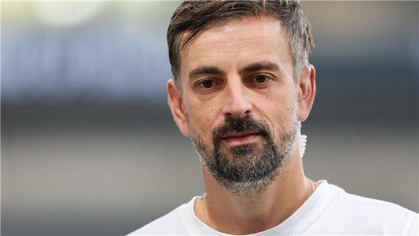 Eintracht-Trainer Niko Arnautis muss mit seinem Team im Europa Cup weiterspielen. (Archivbild)