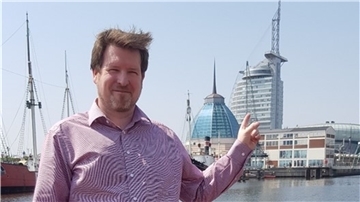 Einzelhandels- und Standortexperte Leif Krägenau kommt aus Hamburg. Er ist Niederlassungsleiter Hamburg der BBE Handelsberatung, erstellt regelmäßig Analysen und Positionierungskonzepte für Innenstädte, speziell in Norddeutschland. Auftraggeber sind Kommunen, Ministerien und privatwirtschaftliche Investoren.