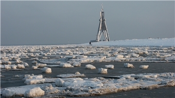 Eisschollen-Wandern an der Kugelbake in Cuxhaven: Das war in der Weihnachtszeit im Jahr 2010 möglich.