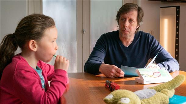 Bei „Wilsberg“ ist Ekki in Not Ekki Talkötter (Oliver Korittke) hat eine Idee, wie er ohne Hannas (Charlotte Schliewe) Wissen den Vaterschaftstest durchführen kann: anhand des Speichels am Lutscher.