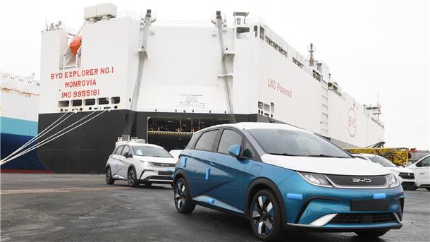 BYD will Europa erobern: Die Chinesen kommen mit Elektroautos nach Bremerhaven Elektrisch aus China: Die „BYD Explorer No.1“ brachte 4000 Neufahrzeuge. Die Ankunft des Schiffes gilt als der Beginn einer chinesischen Marktoffensive in Europa.