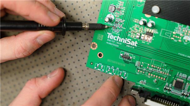 Elektroniker können in vielen Bereichen arbeiten - auch in Sachen Klimaschutz können sie ihren Beitrag leisten.