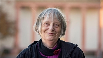 Elke Erb ist tot. Die Schriftstellerin starb im Alter von 85 Jahren in Berlin.