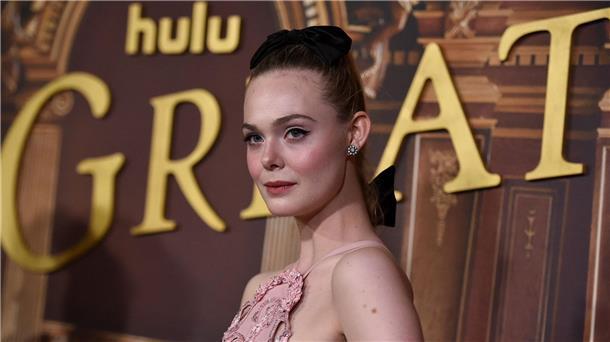 Elle Fanning: Kontaktlinsen, die sich ins Auge brennen Elle Fanning bei der Premiere von „The Great“ in Hollywood.