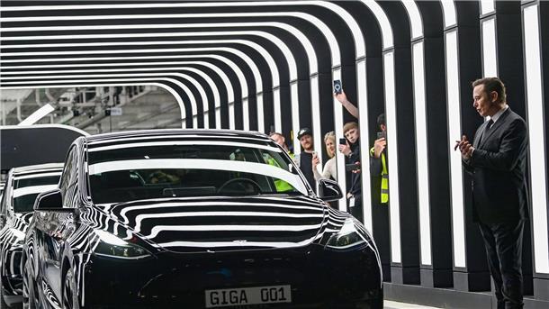 Ein Jahr Tesla-Werk in Deutschland  Elon Musk nimmt an der Eröffnung der Tesla-Fabrik teil.