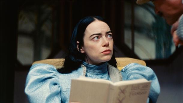 Diese Highlights kommen 2024 ins Kino Emma Stone als Bella Baxter in „Poor Things“, der am 18.01.2024 in die Kinos kommt.