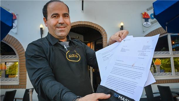 Endlich hat Alexis Vaiou den ersehnten Brief zu seiner Zip-Maske vom Bundeskanzleramt erhalten.