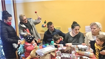 Die ersten geflüchteten Familien aus der Ukraine erreichen erschöpft Bremerhaven. Die Tafel ist erste Anlaufstelle.