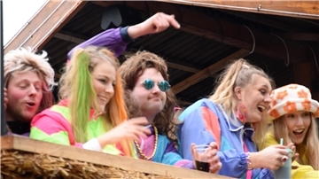 Endlich wieder Karneval in Wehdel. Zum ersten Mal seit 2020 gibt es wieder einen Umzug.