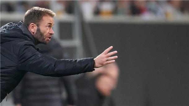 Engagiert am Spielfeldrand: Regensburgs Interims-Trainer Andreas Patz.