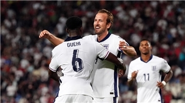 Bald Bayern-Neuzugang? Eberl äußert sich zu Guehi-Bericht England-Nationalspieler Marc Guehi und Harry Kane: Spielen die beiden bald auch bei den Bayern zusammen?