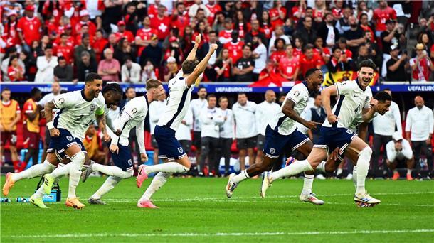 Englands Nationalmannschaft freut sich über den Einzug ins EM-Halbfinale.