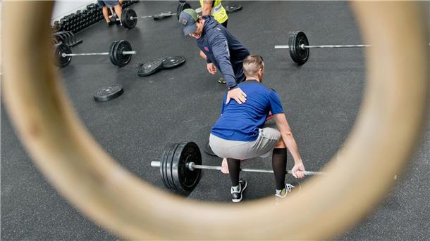 Engmaschige Betreuung gibt es nicht in jedem Fitnessstudio. (Archivbild)
