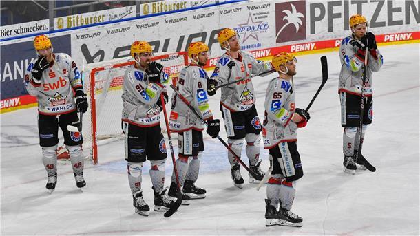 Pinguins holen einen Punkt bei Virtanens Debüt Enttäuschte Gesichter bei den Spielern der Fischtown Pinguins nach der Niederlage.