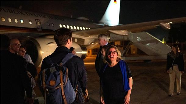 Schulze in Jordanien: Hilfszusagen für Flüchtlinge  Entwicklungsministerin Svenja Schulze bei der Ankunft am Flughafen in Amman.