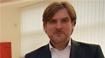 Mann mit Sakko